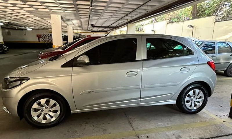 Chevrolet Onix Hatch...