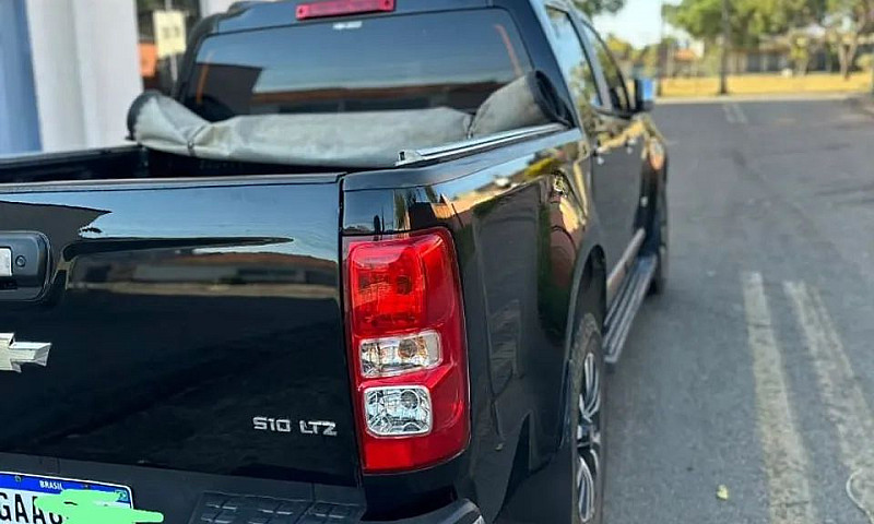 Chevrolet S10 Pick-U...