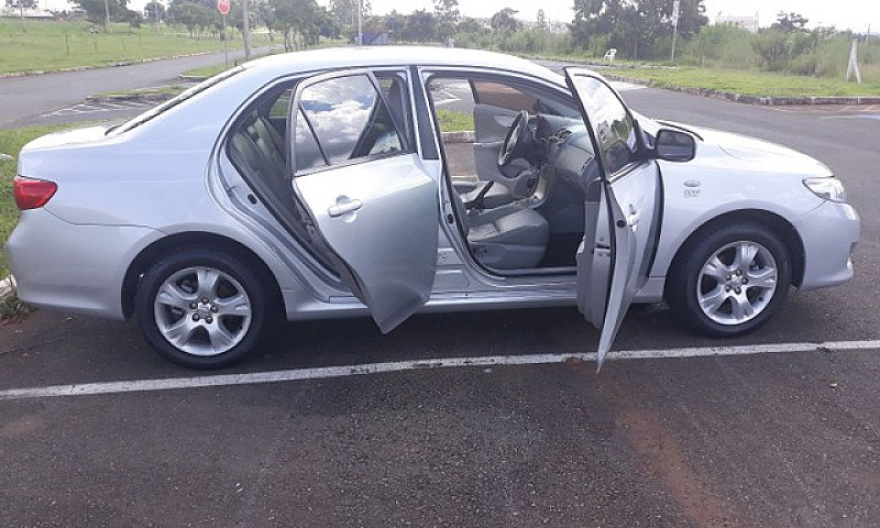 Vendo Corolla Gli 1....
