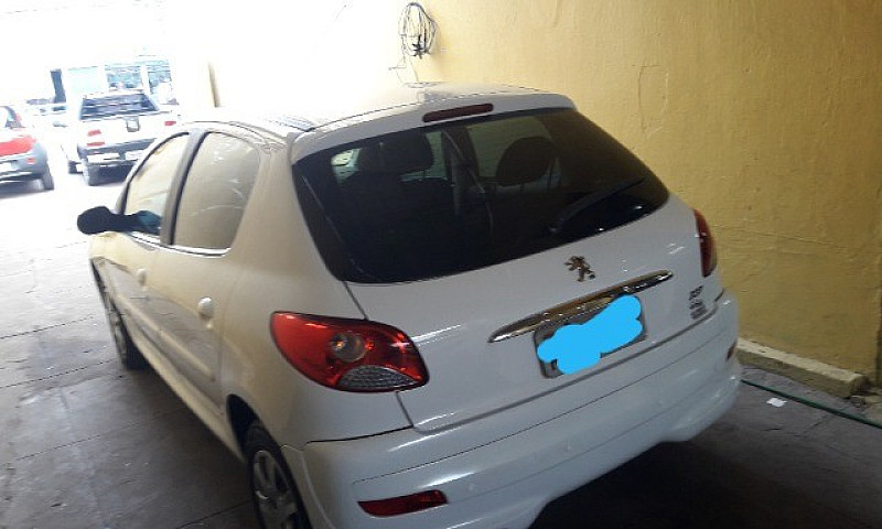 Peugeot 207  2014...