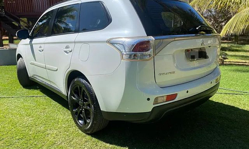 Mitsubishi Outlander...