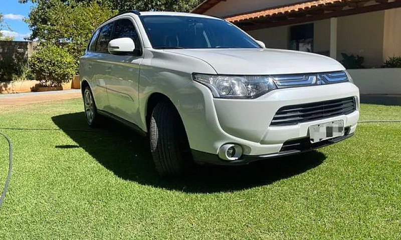 Mitsubishi Outlander...