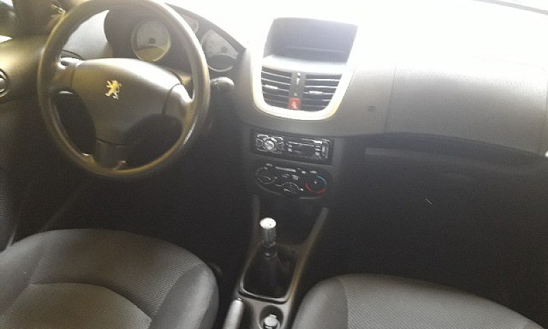 Peugeot 207  2014...