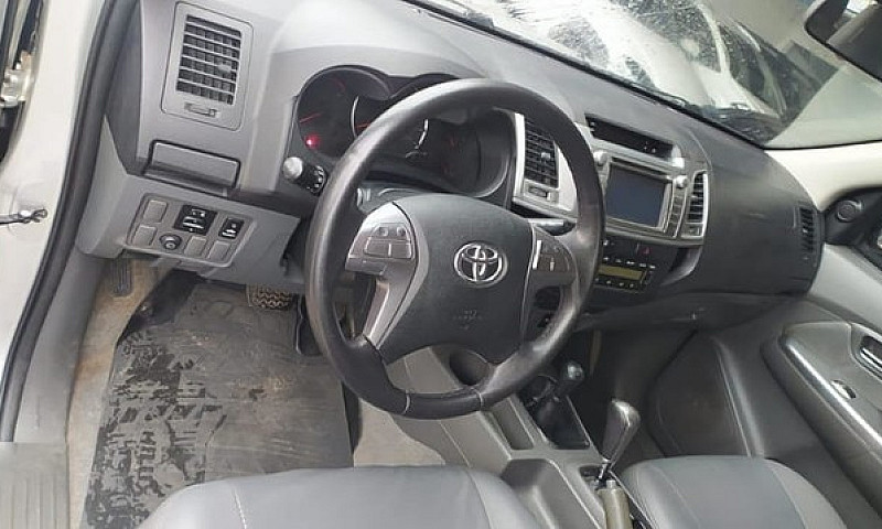 Toyota Hilux 2.8 Srv...