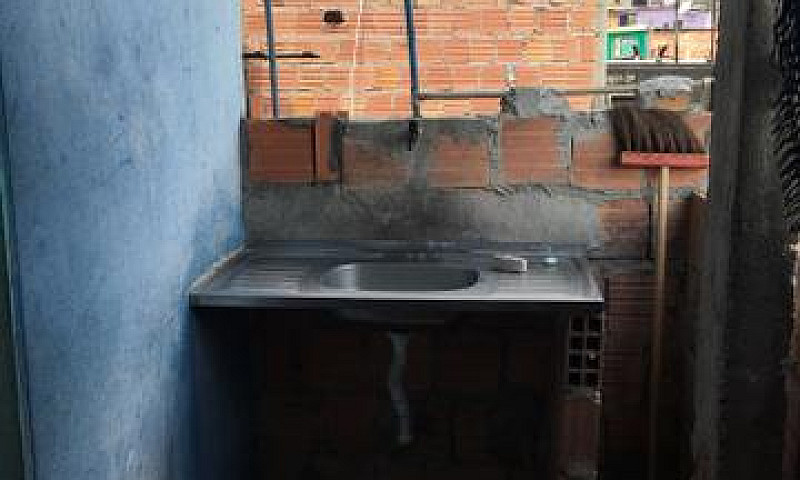 Alugo Kitinet $300...