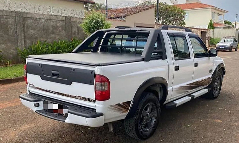 Chevrolet S10 Pick-U...