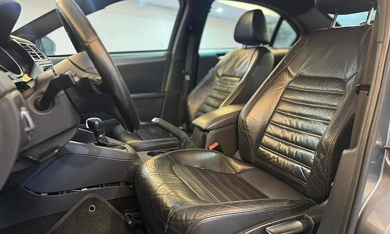 Volkswagen Jetta Com...