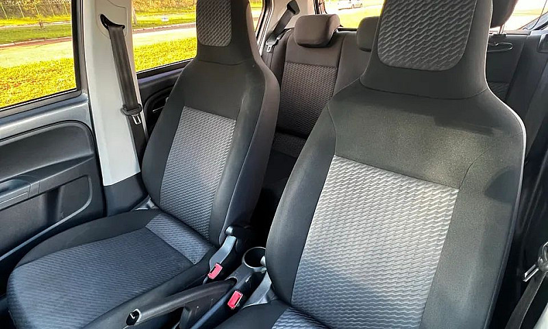 Volkswagen Up! Conne...