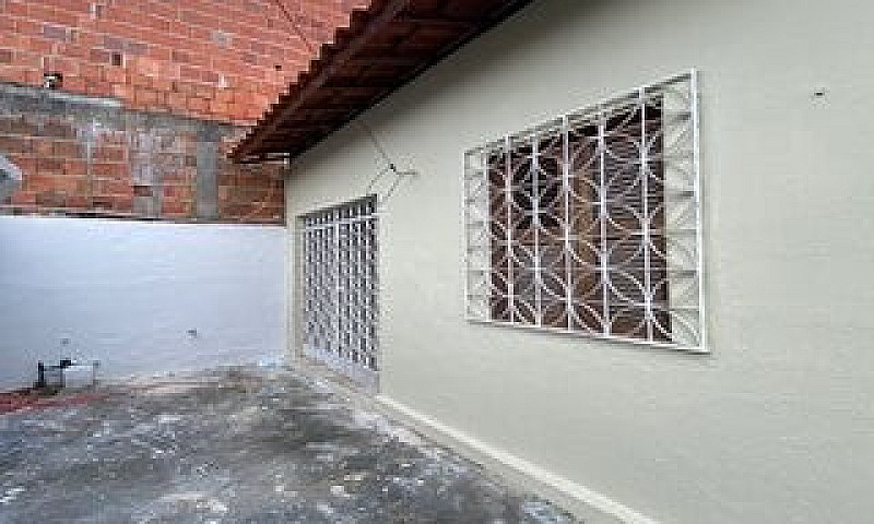 Casa Com 03 Quartos ...