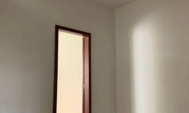 Aluga Se Casa...