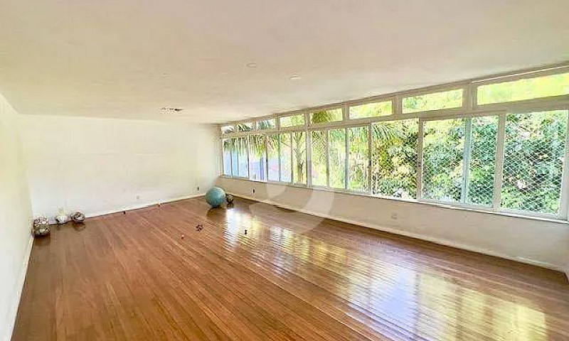 Casa Com 4 Dormitóri...