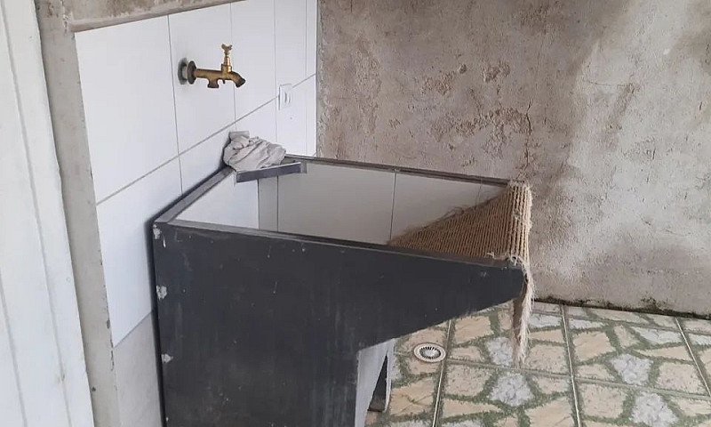 Alugo Uma Casa De Fu...