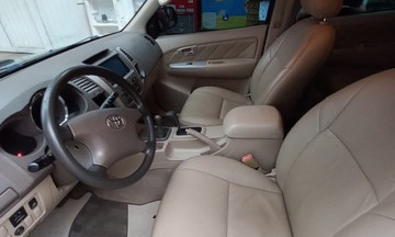 Toyota Hilux Sw4...