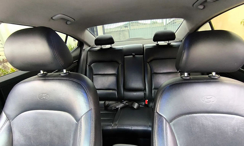 Hyundai Elantra 2.0 ...