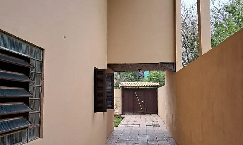 Casa Com 3 Dormitóri...
