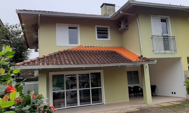 Casa Condomínio Fech...