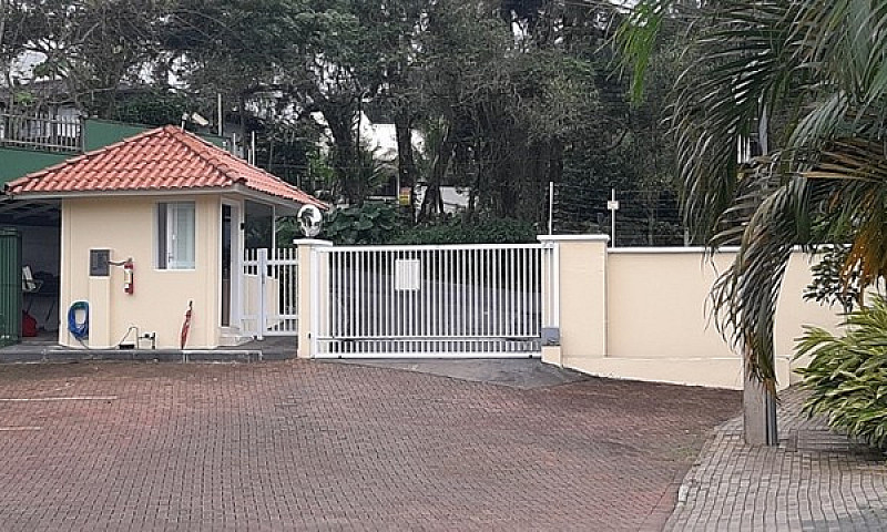 Casa Condomínio Fech...