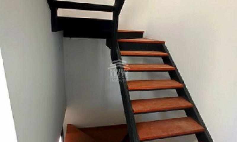 Casa Em Condomínio...