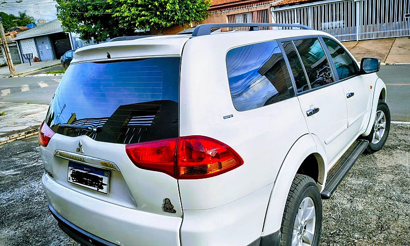 Mitsubishi Pajero Da...