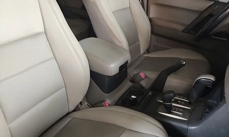 Mitsubishi Pajero Fu...