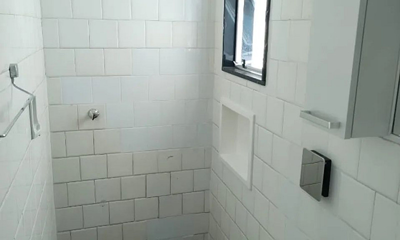 Aluga-Se Casa De 1 Q...