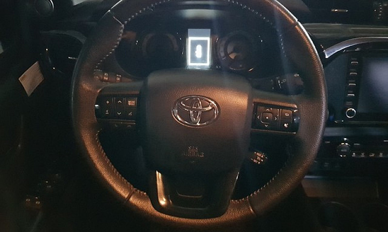 Toyota Hilux 2.8 Srx...