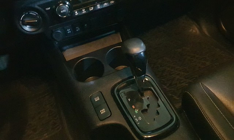 Toyota Hilux 2.8 Srx...