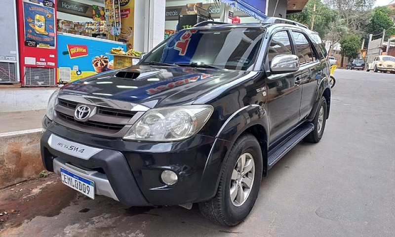 Toyota Hilux Sw4...
