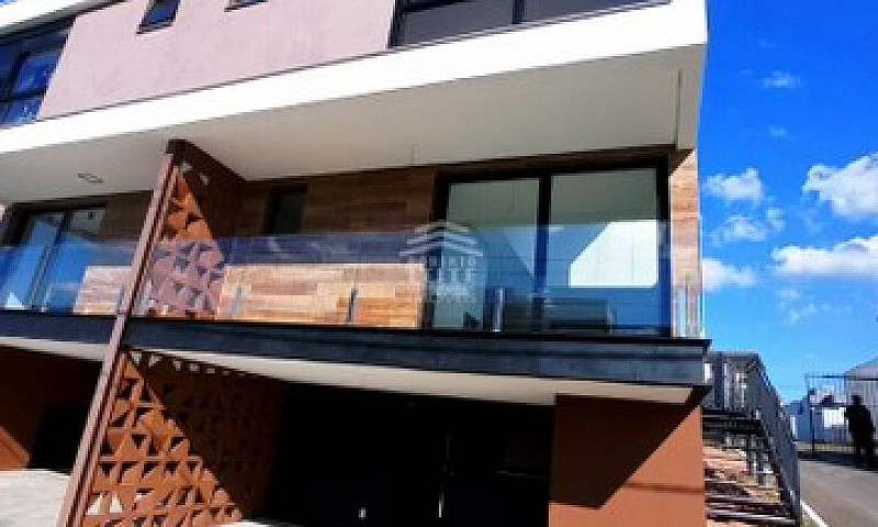 Casa Em Condomínio...