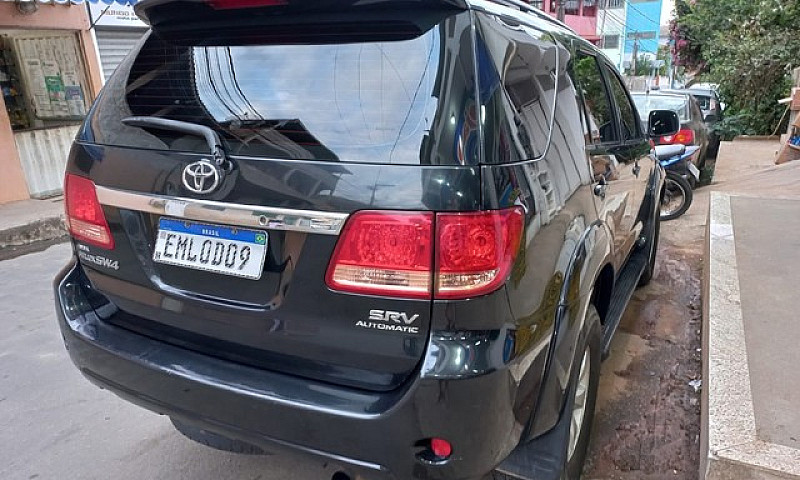 Toyota Hilux Sw4...