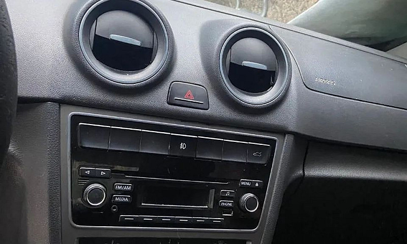 Volkswagen Voyage 1....