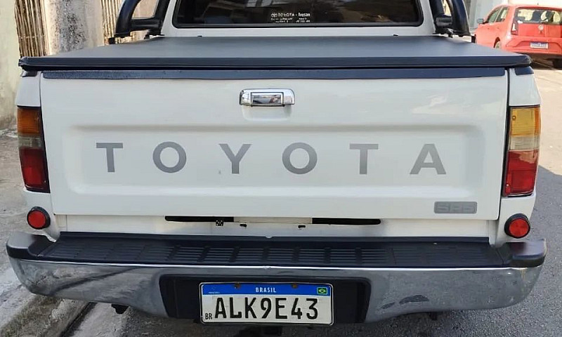 Toyota Hilux Cd Sr 4...