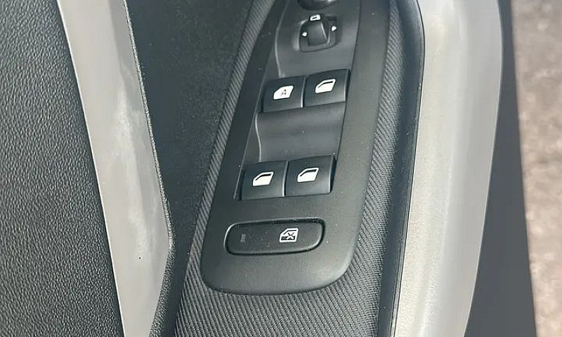 Peugeot 208 Active 1...