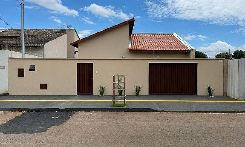 Casa Com 3 Quartos E...