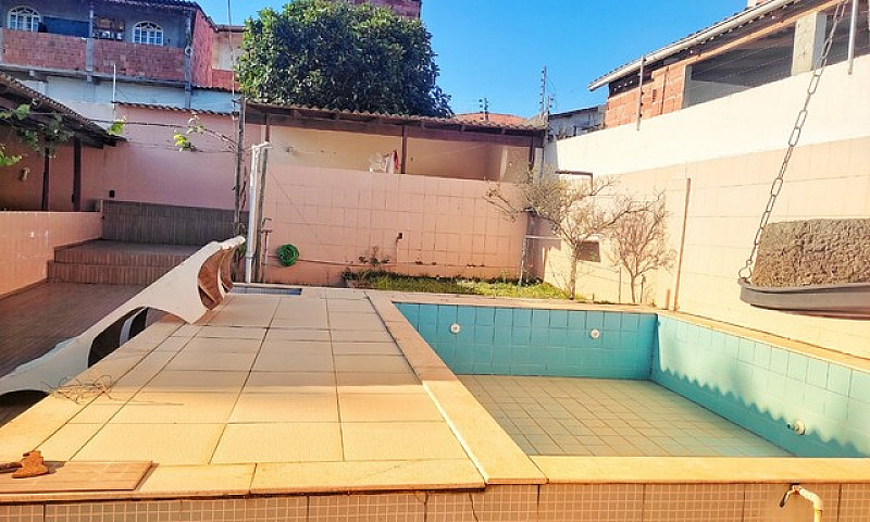 Alugo Casa Com Pisci...