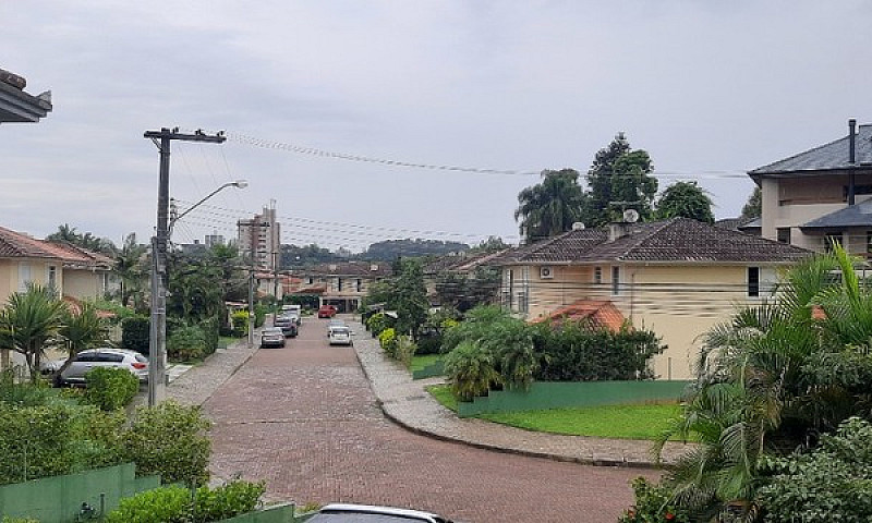 Casa Condomínio Fech...