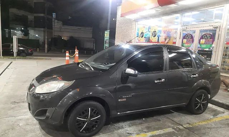 Fiesta Sedan 2012 1....