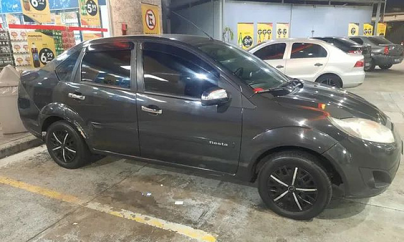 Fiesta Sedan 2012 1....