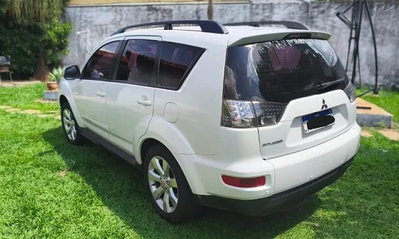 Mitsubishi Outlander...