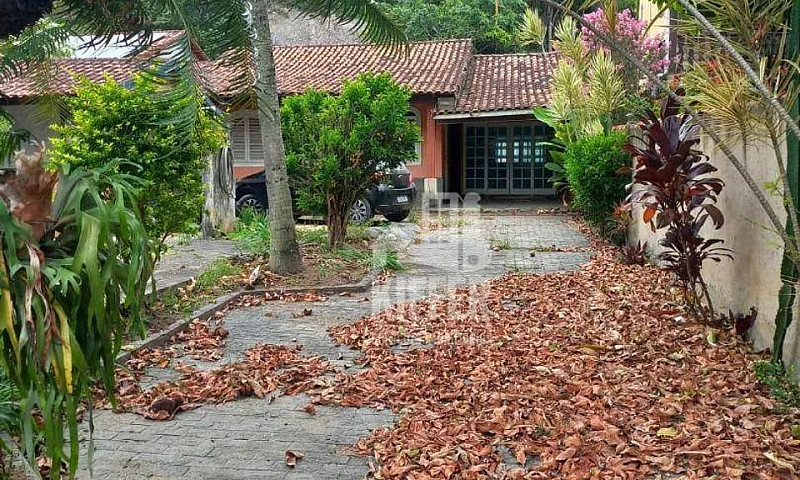 Casa Com 3 Quartos À...