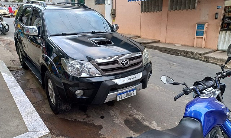 Toyota Hilux Sw4...