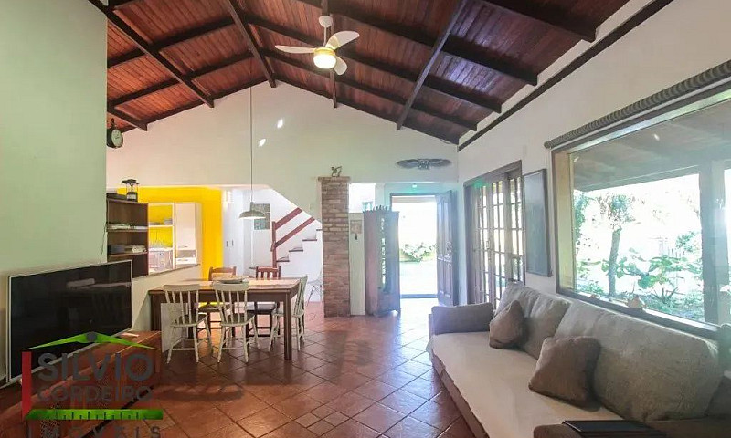 Casa Com Acesso Excl...