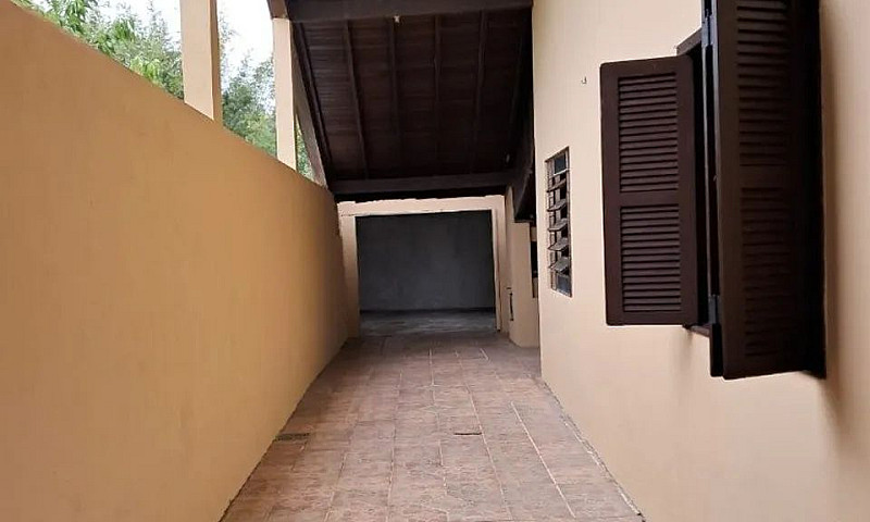 Casa Com 3 Dormitóri...