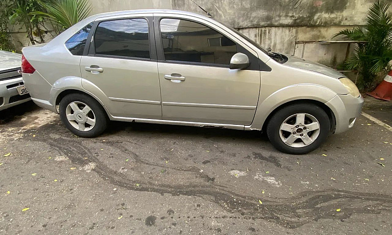 Ford Fiesta Sed. 1.6...