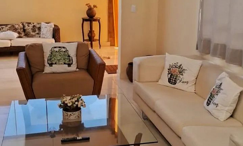 Casa Com 3 Dormitóri...