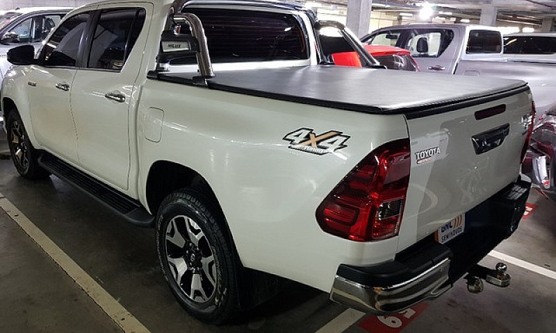 Toyota Hilux 2.8 Srx...