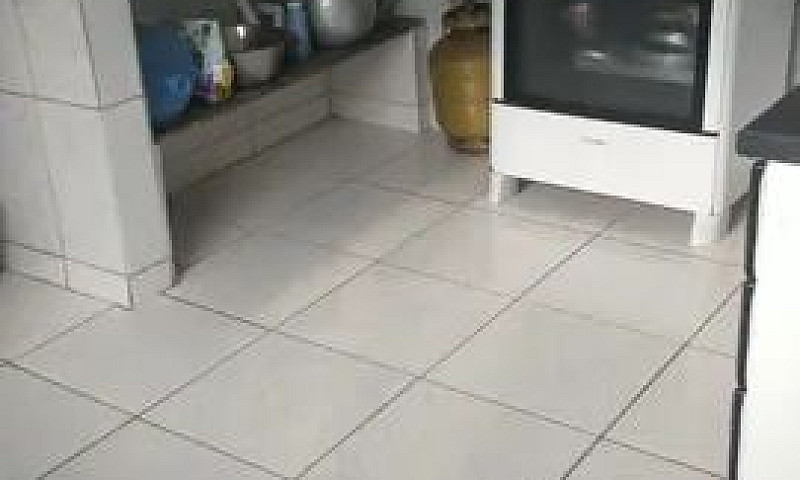 Aluga-Se Quarto Em B...