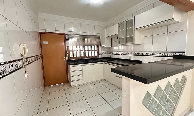 Casa Com 3 Quartos A...