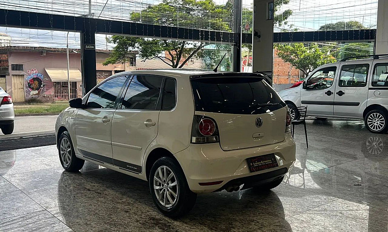 Polo 1.6 Carro Realm...