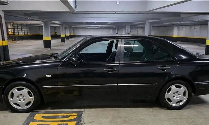Mercedes-Benz E-320 ...